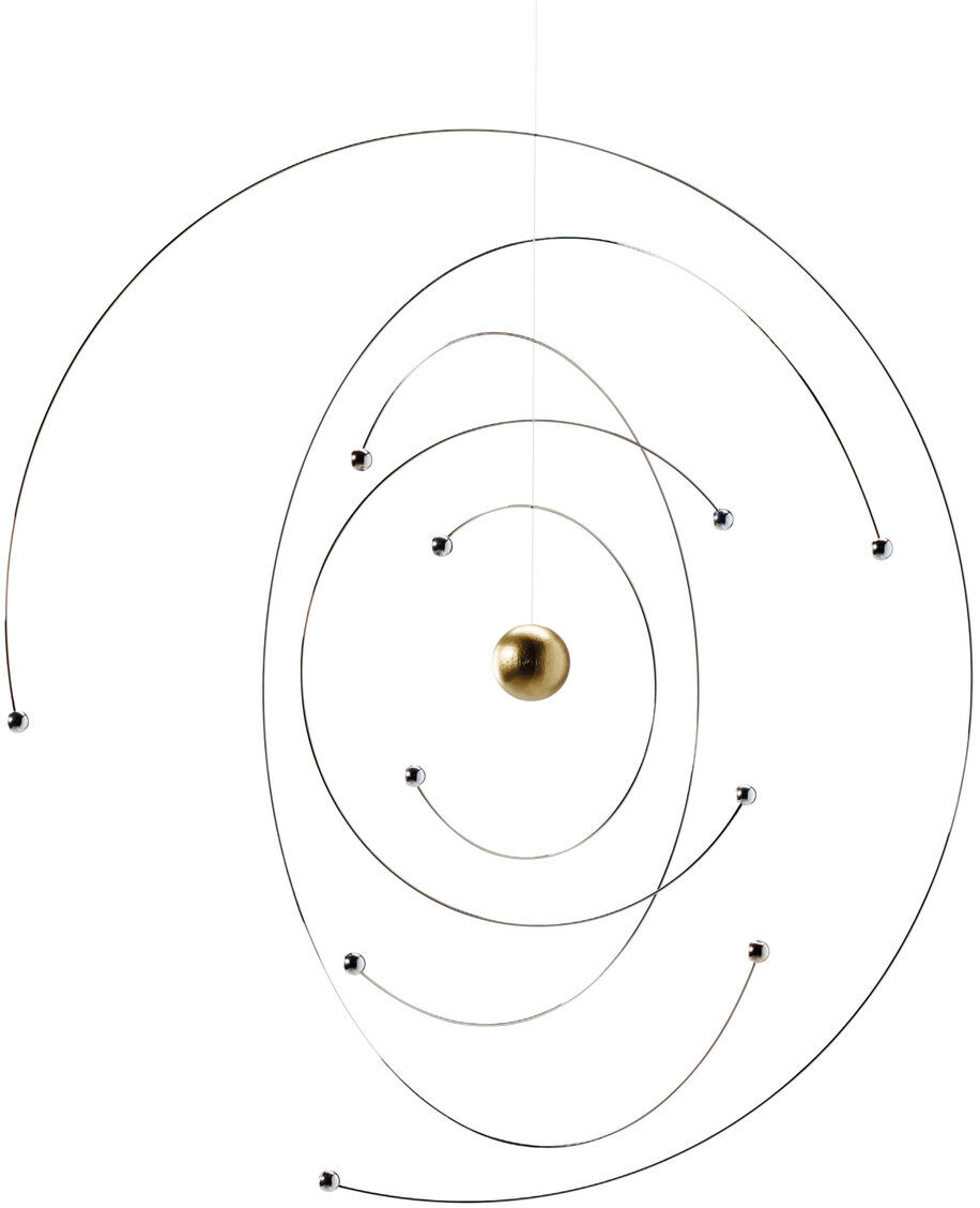 Ein modernes Mobile, das den atomaren Aufbau nach dem Modell von Niels Bohr darstellt. Es besteht aus mehreren konzentrischen Metallringen, die ein goldenes Zentrum umkreisen. Geeignet für Fans der Physik und moderner Kunst.
