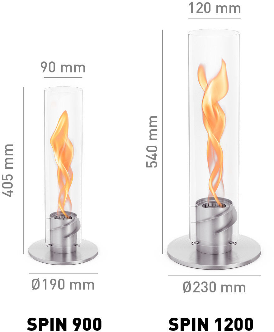 Das Bild zeigt zwei Varianten des Tischfeuers »SPIN 900« nebeneinander. Beide Varianten sind aus silbernem Metall und transparentem Glas gefertigt. Das kleinere Modell hat Abmessungen von 405 mm Höhe und 190 mm Durchmesser, während das größere Modell 540 mm hoch und 230 mm im Durchmesser ist. Beide Modelle erzeugen eine dekorative Flamme im Inneren des Glases.