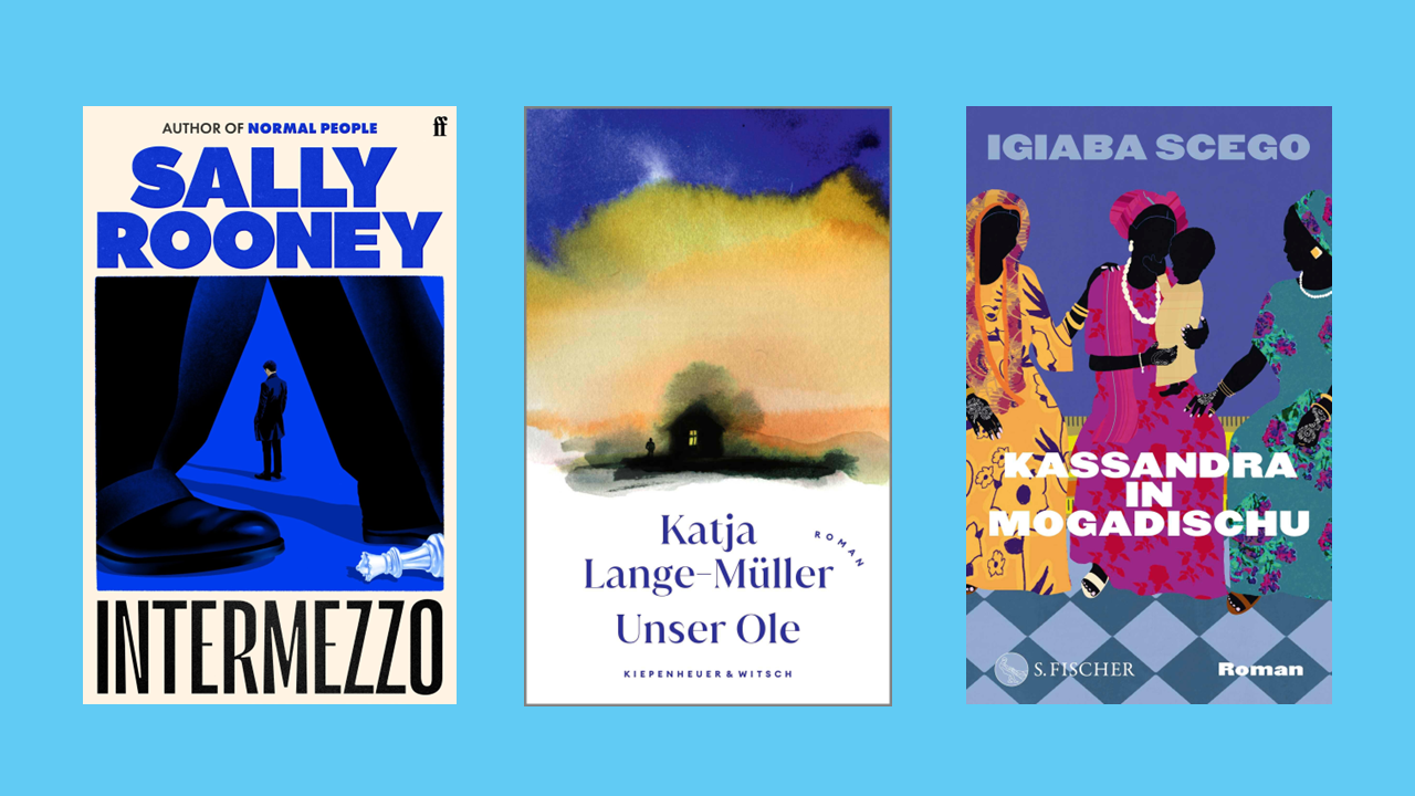 Link zur Kategorie Bücher über Freundschaft. Drei verschiedene Buchcover sind nebeneinander auf hellblauem Hintergrund angeordnet. Die Titel lauten 'Intermezzo' von Sally Rooney, 'Unser Ole' von Katja Lange-Müller und 'Kassandra in Mogadischu' von Igiaba Scego.