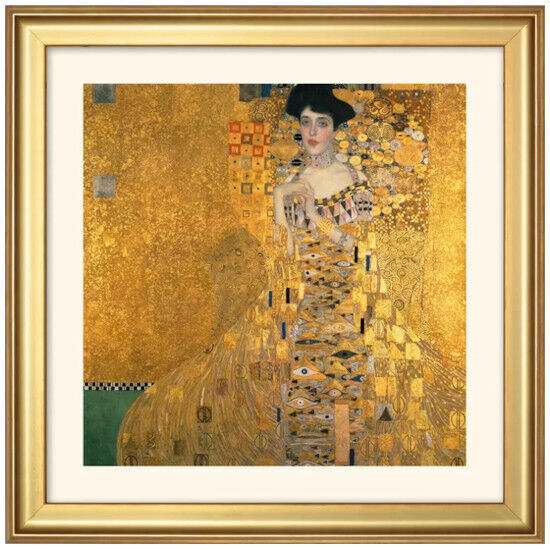 Ein gerahmtes Gemälde von Gustav Klimt mit dem Porträt einer Frau, betitelt '4 Frauenbilder im Set'. Das Kunstwerk besteht aus dominanten goldenen und beigen Farbtönen, mit Details in Schwarz, Weiß und Braun. Die Komposition enthält ein reich verziertes Kleid und einen vielfältigen Hintergrund im Jugendstil.