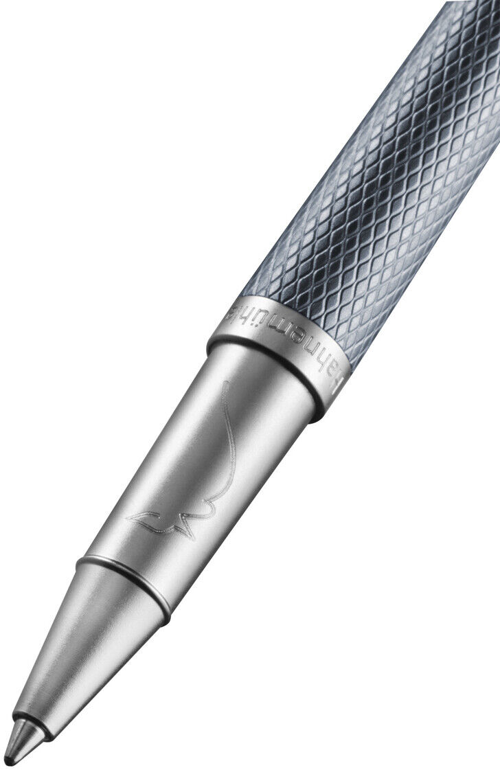 Bild eines Rollerballs der »Slim Edition« mit Metallgehäuse und präziser Spitze in silberner Farbe. Das Design ist elegant und hochwertig, ideal für Büro und als Geschenk.