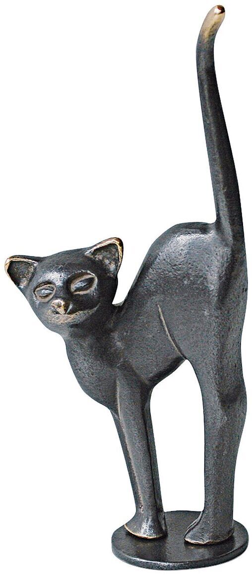 Bronzeskulptur einer Katze mit erhobenem Rücken, elegant und schlank gestaltet, auf einer kleinen runden Basis platziert.