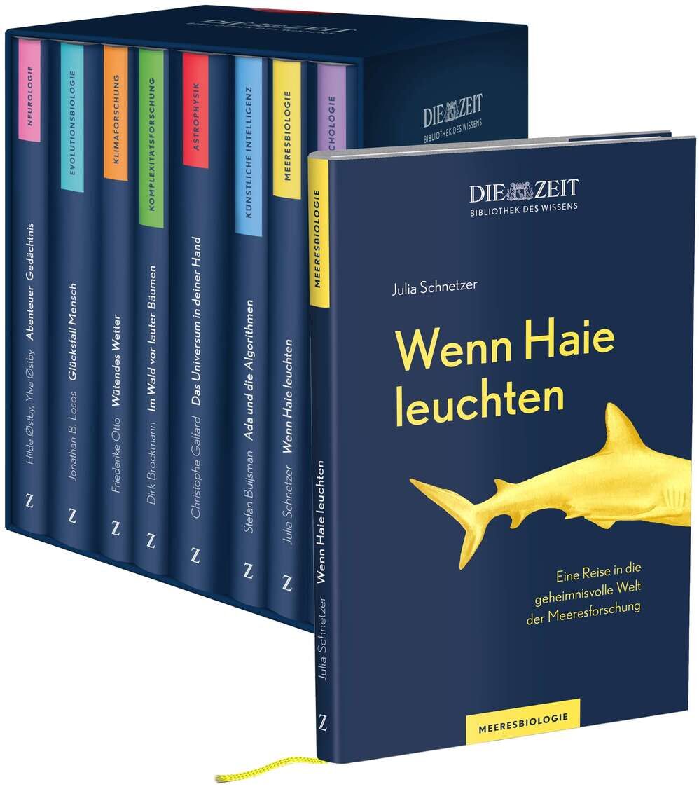 Das Bild zeigt die ZEIT-Edition »Bibliothek des Wissens«. Zu sehen ist ein Set aus mehreren Büchern, wobei ein einzelnes Buch mit dem Titel 'Wenn Haie leuchten' vor den anderen Büchern steht. Die Farben der Buchrücken sind überwiegend blau, schwarz und gelb.