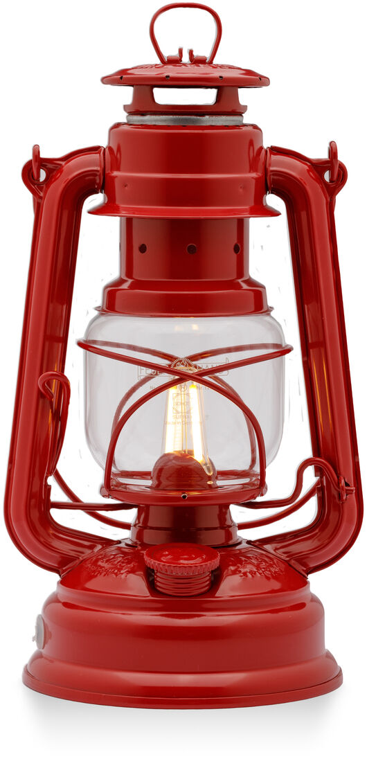 Rote LED-Laterne des Modells »Baby Special 276« mit klarem Glas und Retro-Design. Perfekte Beleuchtungslösung für Camping, Outdoor-Aktivitäten und Dekoration.