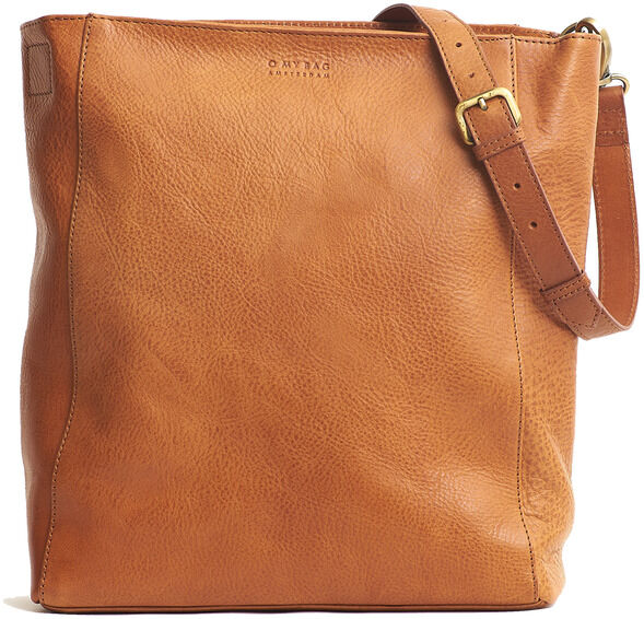 Eine braune Lederschultertasche mit einem verstellbaren Trageriemen und goldenen Schnallen. Ideal für den täglichen Gebrauch und vielseitig kombinierbar.