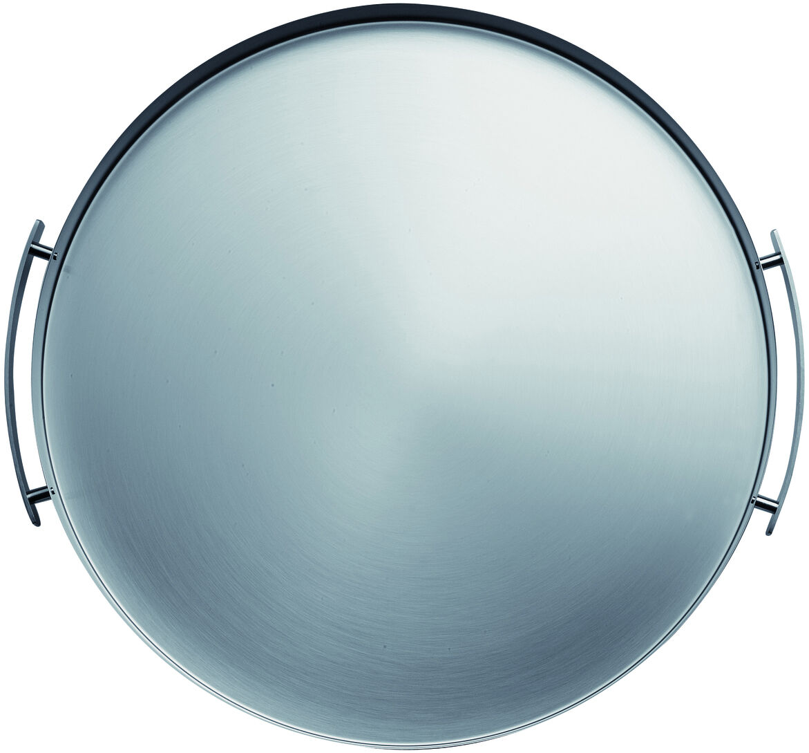 Ein rundes Serviertablett aus Edelstahl, entworfen von Arne Jacobsen. Das Tablett hat eine minimalistische, moderne Ästhetik mit silberner Oberfläche und zwei seitlichen Griffen.