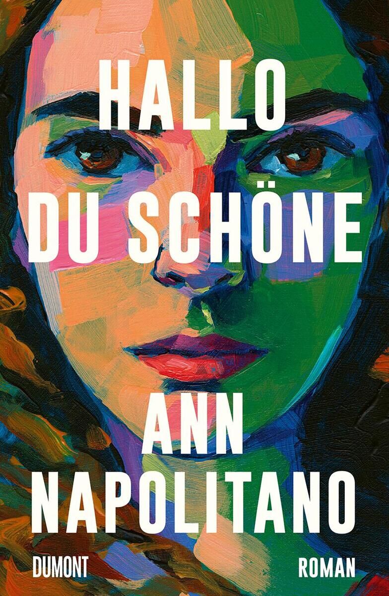 Buchcover des Romans 'Hallo, du Schöne' von Ann Napolitano, veröffentlicht von Dumont, zeigt ein farbenfrohes gemaltes Porträt einer Frau mit betonten Augen und Lippen. Der Hintergrund ist kunstvoll in grünen, blauen, roten und gelben Farben gestaltet.