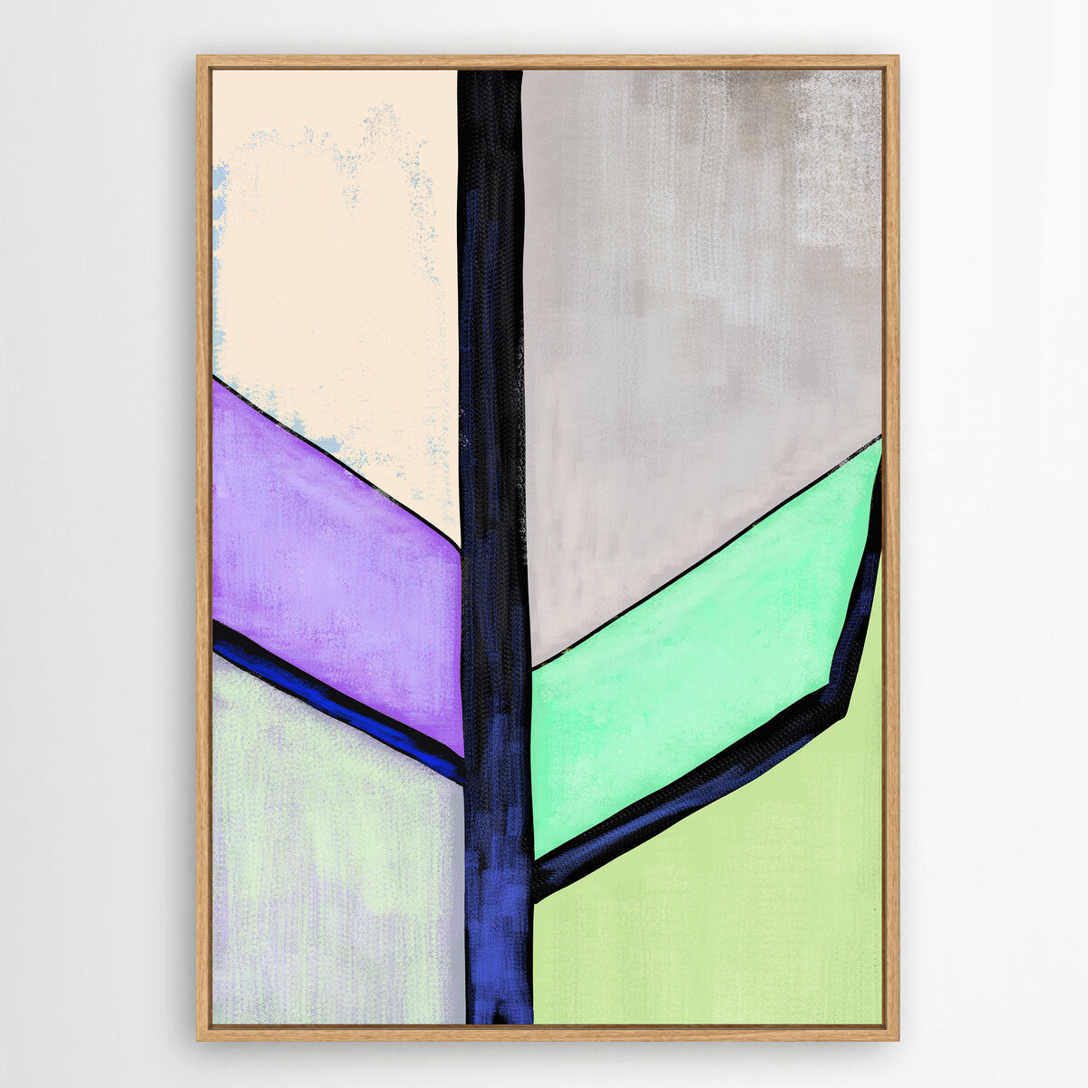 Abstraktes Leinwandbild mit geometrischen Formen in Beige, Grau, Schwarz, Lila und Grün, eingerahmt in einem schmalen Holzrahmen vor weißem Hintergrund.