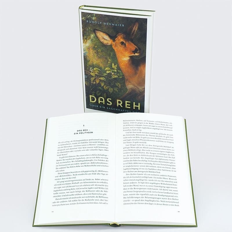 Buch Neumaier, Rudolf: Das Reh. Buchcover zeigt ein Reh im Wald. Geöffnetes Buch mit Text erkennbar.