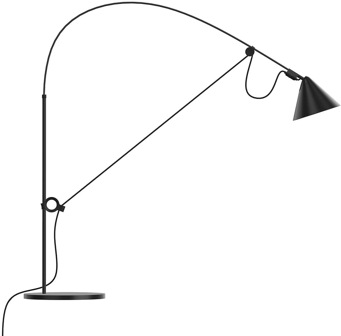 Ein modernes, minimalistisches Design-Tischlampe-Modell »AYNO« in schwarzem Metall. Die Lampe hat einen flexiblen Arm und einen trichterförmigen Lampenschirm, gestützt von einem dünnen Metallgestell mit einer runden Basis.