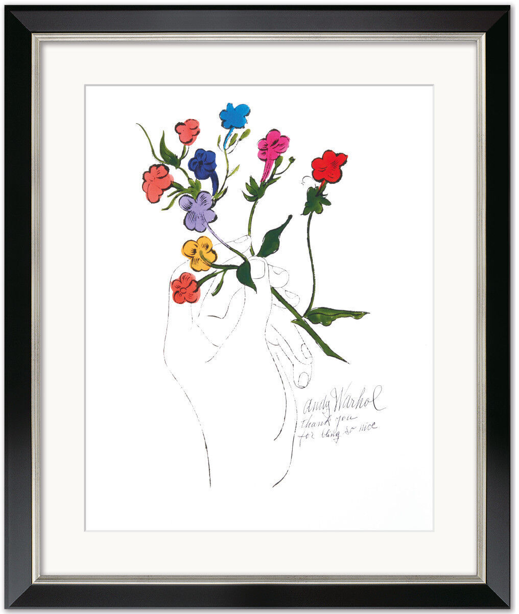 Eine Illustration von Andy Warhol aus dem Jahr 1957, die eine Hand zeigt, die einen Strauß bunter Blumen hält, mit der handgeschriebenen Nachricht 'Thank you for being so nice'. Der Kunstdruck ist in einem schlichten schwarzen Rahmen gefasst.