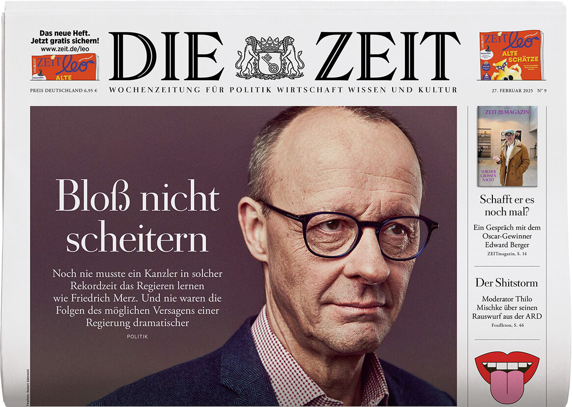 Titelseite der Zeitung DIE ZEIT 9/2025, mit dem Bild eines Mannes mit Brille und Glatze in einer ernsthaften Pose. Oben der Zeitungstitel und verschiedene Artikelankündigungen.