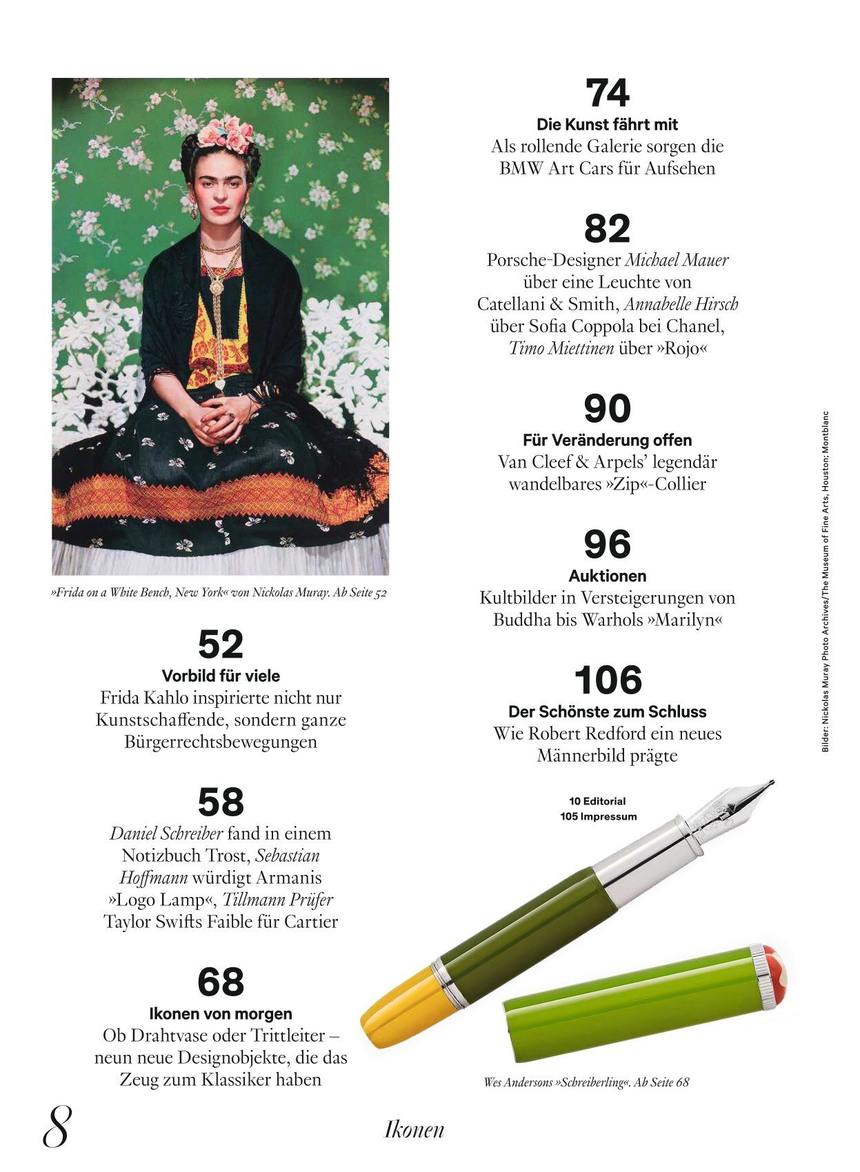 Detailliert fotografiertes, künstlerisch inszeniertes Porträt einer als Frida Kahlo gestalteten Person vor blumiger, grüner Tapete. Die Figur sitzt in schwarzem Gewand mit farbenfrohen Accessoires auf einem Stuhl. Rechts daneben ist eine Inhaltsübersicht mit Titeln, Namen, einer Skizze eines Füllfederhalters und Seitenzahlen abgedruckt.