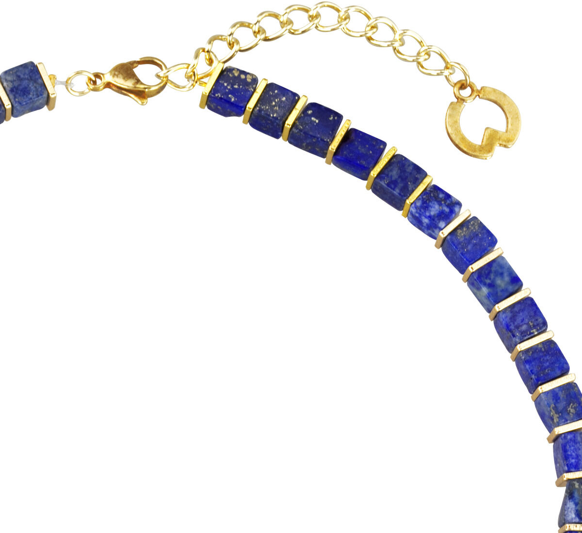 Das Bild zeigt das Petra Waszak Collier "Zeit-2026-05" der Marke Ars mundi. Die Kette besteht aus kubischen, intensiv blauen Steinen und hat einen goldfarbenen Verschluss mit Verlängerungskette. Der Schmuck wirkt hochwertig und modern, Hintergrund ist weiß.