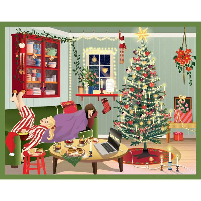 Quadratische Illustration eines gemütlichen Weihnachtswohnzimmers: Zwei Personen entspannen auf grünem Sofa und Sessel vor einem runden Tisch mit Gebäck, Kerzen und Laptop. Daneben steht ein reich geschmückter, leuchtender Baum mit Geschenken. Rote Vitrine, Fenster, Girlanden, Lichterketten und Mistelzweig dekorieren den Raum.