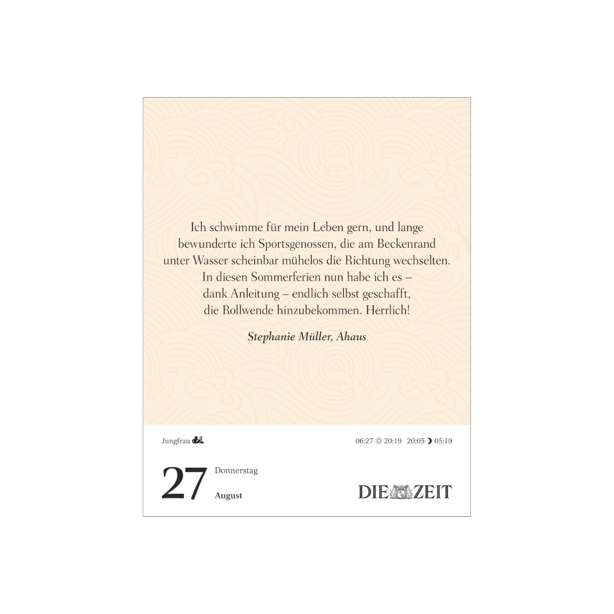 Der Kalender 2026 »Was mein Leben reicher macht« zeigt eine Kalenderseite mit einem inspirierenden Zitat, dezenten grafischen Mustern auf weißem Hintergrund, schwarzem und hellorangem Text. Unten stehen das Datum, Wochentag und Logoelemente. Das Design ist schlicht und motivierend.