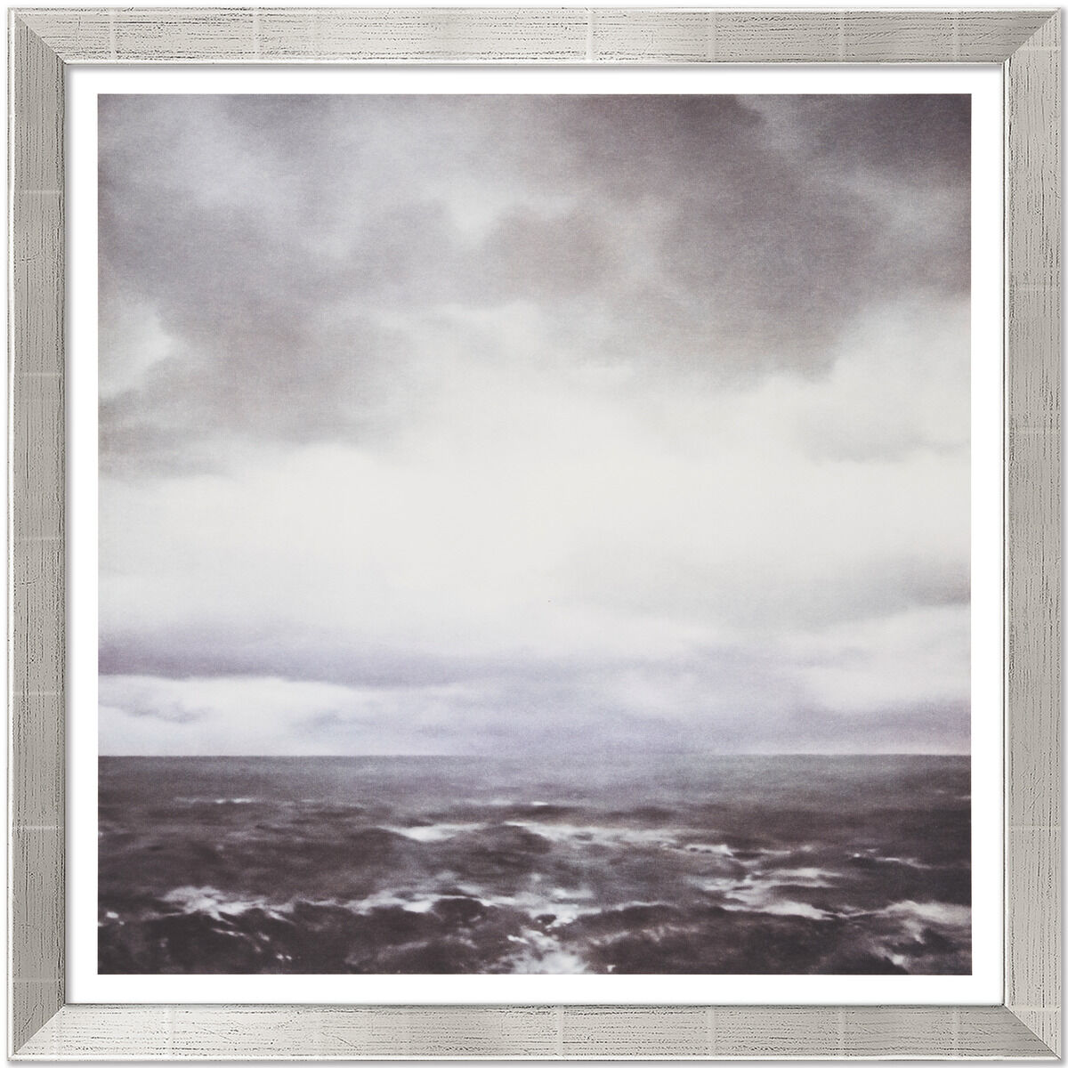 Gemälde von Gerhard Richter: 'Seestück (bewölkt)' von 1969 in silberfarbenem Rahmen. Zeigt eine stürmische Meereslandschaft mit bewölktem Himmel.