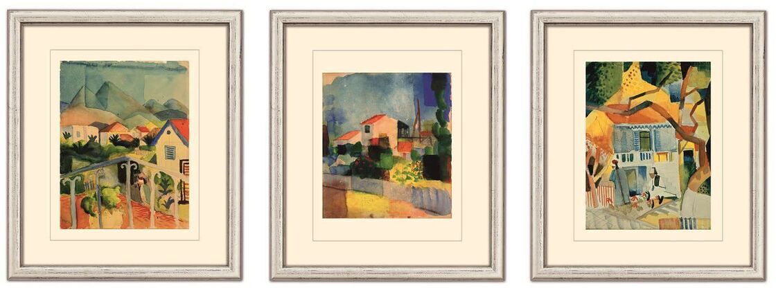 Set aus drei Bildern von August Macke in weißen Rahmen. Die Gemälde zeigen expressionistische Landschaften und Gebäude in lebendigen Farben. Perfekt als stilvolle Wanddekoration.