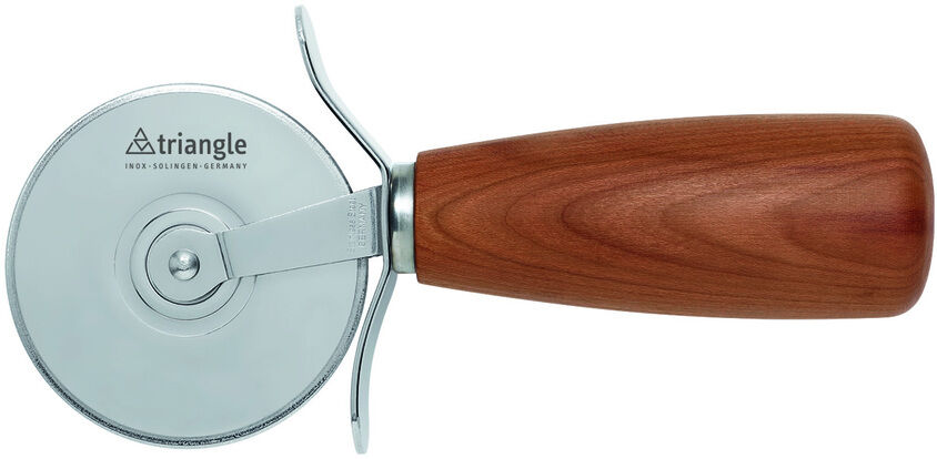 Pizzaschneider »Soul« aus Pflaumenholz mit einem runden Edelstahlrad und einem braunen Holzgriff.
