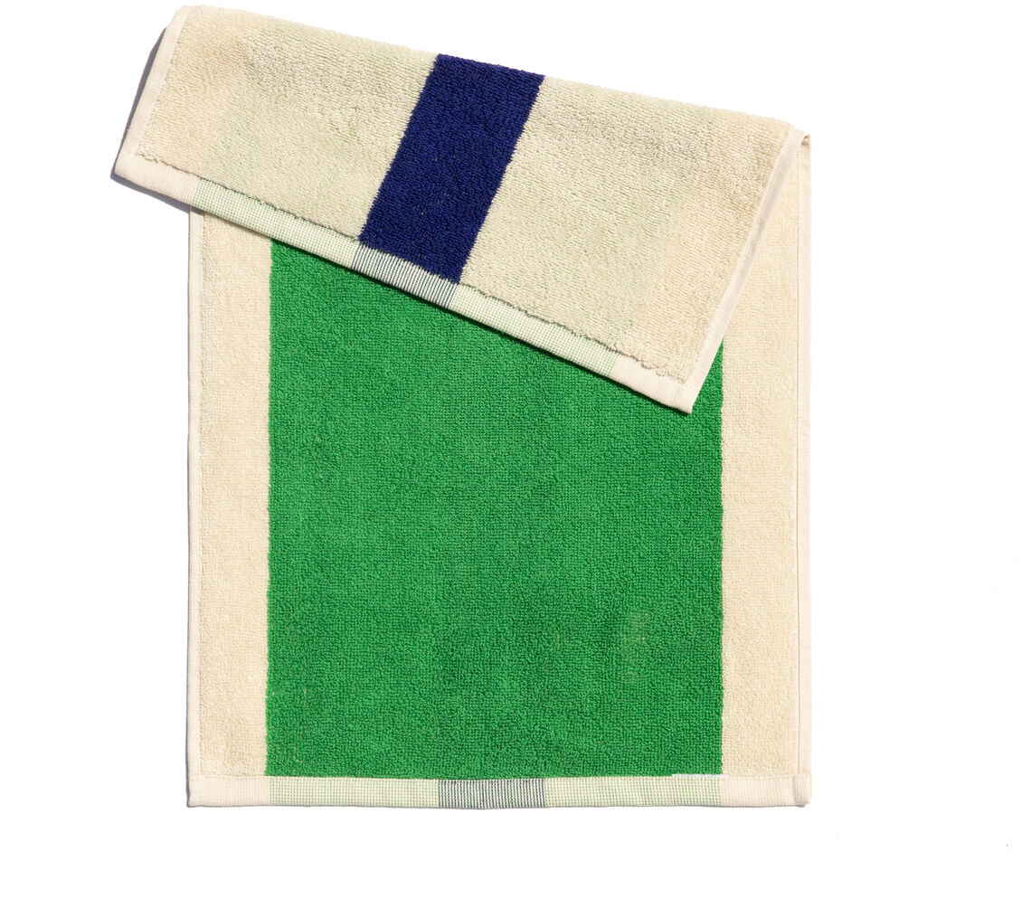 Set von Gästehandtüchern in Beige und Grün mit einem blauen Streifen, ideal für eine stilvolle Badezimmerausstattung.
