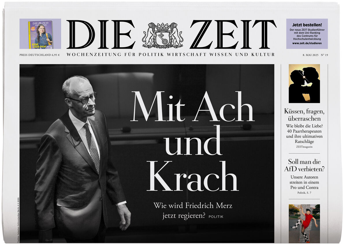 Titelblatt der Wochenzeitung DIE ZEIT mit der Schlagzeile 'Mit Ach und Krach'. Auf dem Cover ist eine Person in einem Anzug abgebildet. Enthält Themen zu Politik und Gesellschaft.