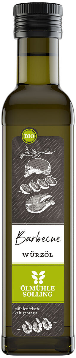 Eine 250-ml-Flasche Ölmühle Solling Bio Barbecue Würzöl mit dunklem Glas, schwarzem Schraubverschluss und modern gestaltetem Etikett in Schwarz, Weiß und Grün. Abbildungen von Grillgut, Grillhandschuh und Grillzange auf dem Etikett. Schriftzüge: "Barbecue Würzöl" und "Ölmühle Solling".
