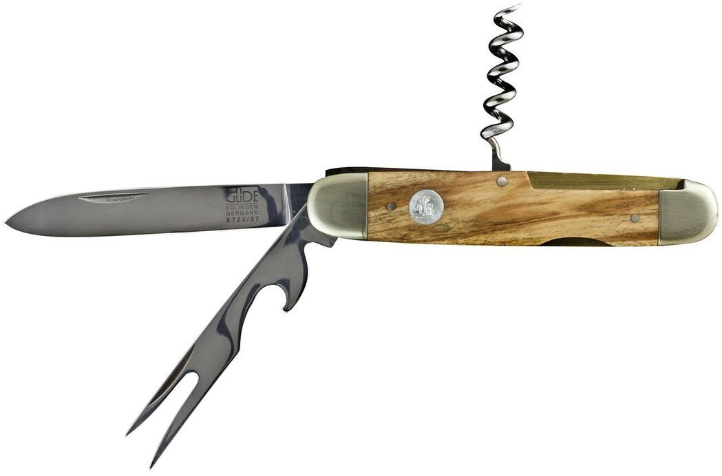 Das Güde Taschenmesser mit Pitchgabel verfügt über eine scharfe Edelstahlklinge, einen Holzgriff, eine integrierte Pitchgabel sowie einen Korkenzieher, ideal für Camping, Grillpartys und vielseitige Outdoor-Aktivitäten.