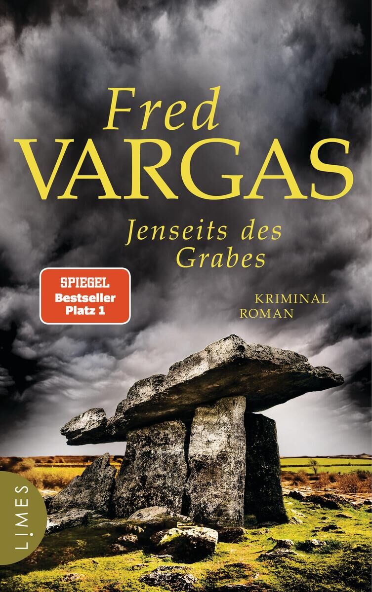 Das Buchcover von 'Fred Vargas: Jenseits des Grabes' zeigt einen monumentalen Steinhügel unter dramatischen, dunklen Wolken. Der Titel des Buches ist in großen gelben Buchstaben zu sehen. Ein Aufkleber mit 'Spiegel Bestseller Platz 1' befindet sich auf dem Cover.