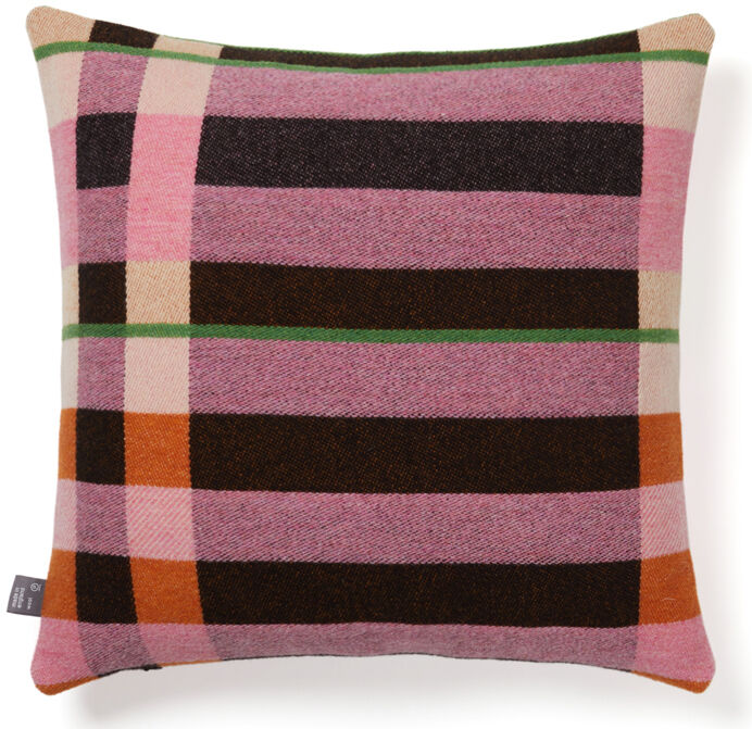 Quadratisches Kissen mit geometrischem Muster in Rosa, Schwarz, Weiß, Braun, Orange und Grün, inspiriert vom Bauhaus-Design.