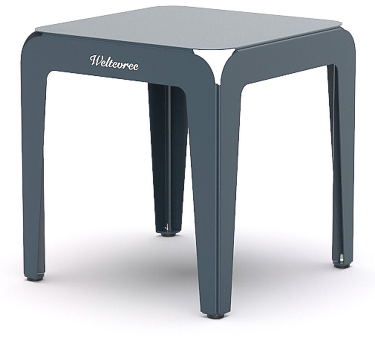 Der Hocker »Bended Stool« ist in modernem und minimalistischem Design gehalten, aus Metall gefertigt und in einem gedeckten Grauton mit blauen Nuancen. Der Hocker hat eine quadratische Sitzfläche und gebogene Beine, die Stabilität und ein schlichtes, elegantes Erscheinungsbild vermitteln.