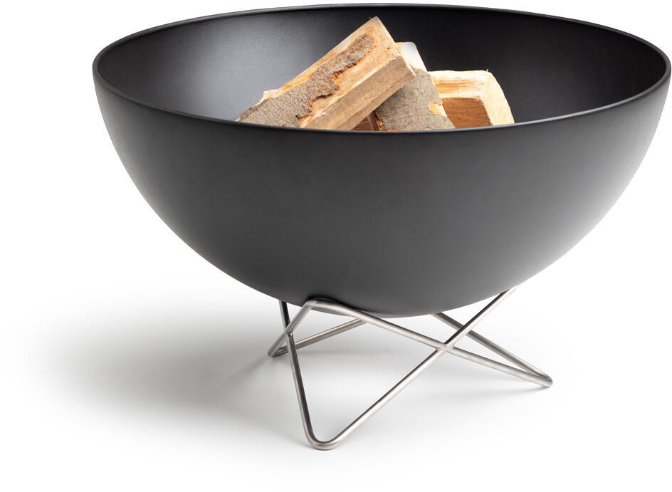 Eine schwarze BOWL Abdeckhaube schützt den Inhalt einer Schüssel. Sie hat ein minimalistisches Design und steht auf einem metallenem Gestell.