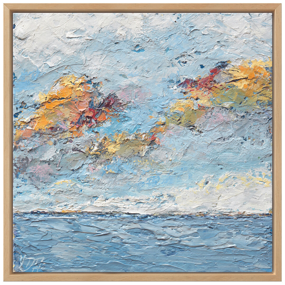 Abstraktes Ölgemälde von Nikolaus von der Assen, »Wolkenspiel II«, 2017, zeigt bunte Wolkenformationen am Himmel über einem ruhigen Meer. Es dominieren blaue, weiße, orange und gelbe Töne mit einigen rosa Akzenten.