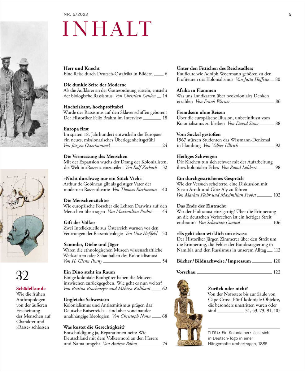 Inhaltsverzeichnis der Zeitschrift 'ZEIT GESCHICHTE 5/23 Der deutsche Kolonialismus'. Das Design beinhaltet weiße Hintergründe mit schwarzem und rotem Text, historische Fotografien, sowie Abbildungen und Skizzen von Artefakten und Menschen aus der Kolonialzeit.