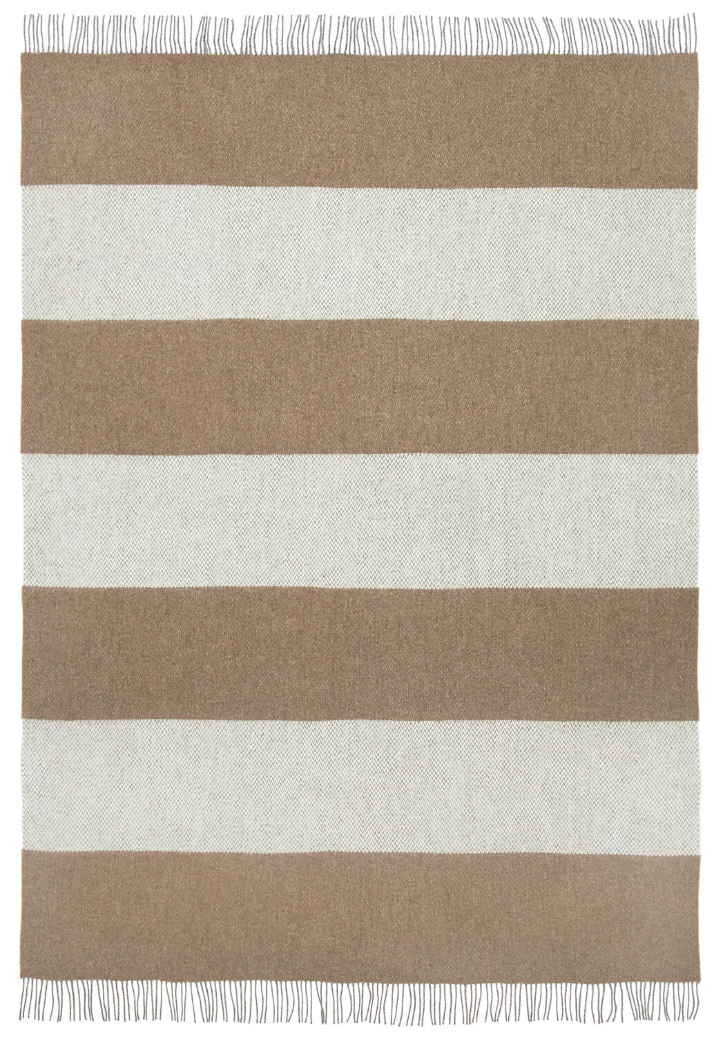Die Abbildung zeigt eine gestreifte Merinodecke namens „Johann“ mit breiten horizontalen Streifen in Braun und Beige sowie kurzen Fransen an den beiden schmalen Seiten. Die Decke wirkt weich, hochwertig und eignet sich als Wohnaccessoire für Sofa oder Bett.