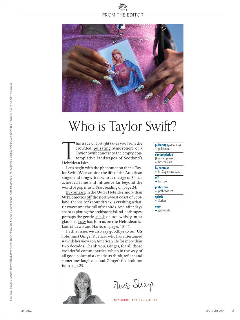 Titelblatt des Spotlight Magazins Ausgabe 08/2024 mit einem Portrait von Taylor Swift und dem Titel 'Who is Taylor Swift?'. Der Hintergrund ist weiß, der Text ist in schwarzer Schrift, und es gibt ein farbiges Bild mit Rosa- und Blautönen.