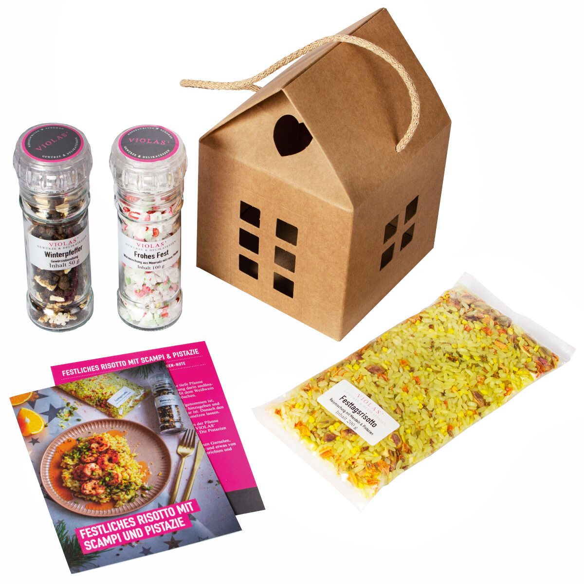 Ein Geschenkset in Form eines kleinen Hauses aus Karton, gefüllt mit Gewürzen und Zutaten für ein feierliches Risotto, umgeben von dekorativen Elementen. Ideal für die Weihnachtszeit und kulinarisch Interessierte.