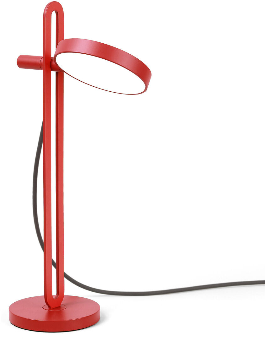 Rote Tischlampe »Echo« mit modernem, minimalistischem Design, drehbarem Kopf, rundem Fuß und schwarzem Stromkabel.