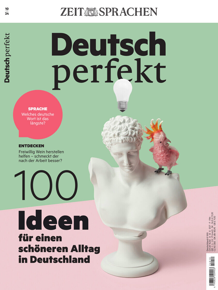 Das Titelbild des Magazins Deutsch perfekt 10/2024 zeigt eine weiße Büste mit einer rosa Papageienstatue und einer Glühbirne darüber. Der Hintergrund ist zur Hälfte grün und zur Hälfte rosa. Der Titel und weitere Textelemente sind in Weiß und Schwarz gehalten.