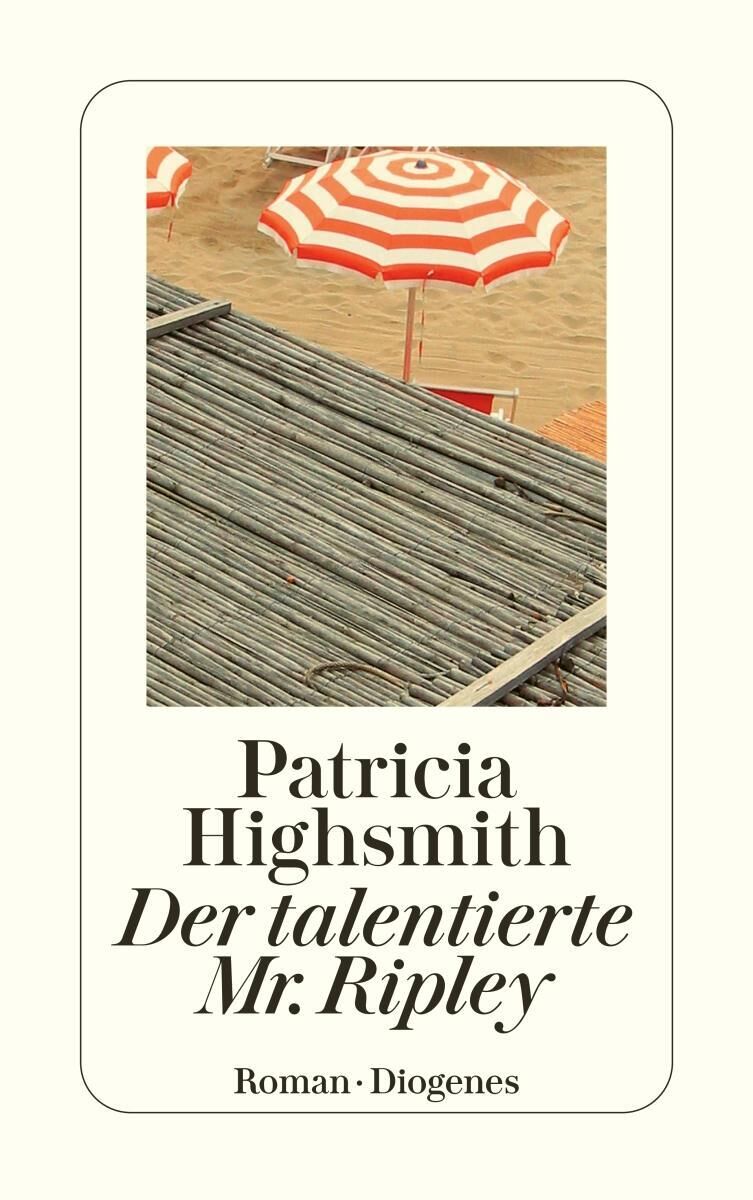 Das Buchcover von 'Der talentierte Mr. Ripley' von Patricia Highsmith, veröffentlicht vom Diogenes Verlag. Es zeigt einen Strand mit einem rot-weißen Sonnenschirm und Holzplanken im Vordergrund. Der Titel und der Name der Autorin sind in schwarzer Schrift auf einem weißen Hintergrund gedruckt.