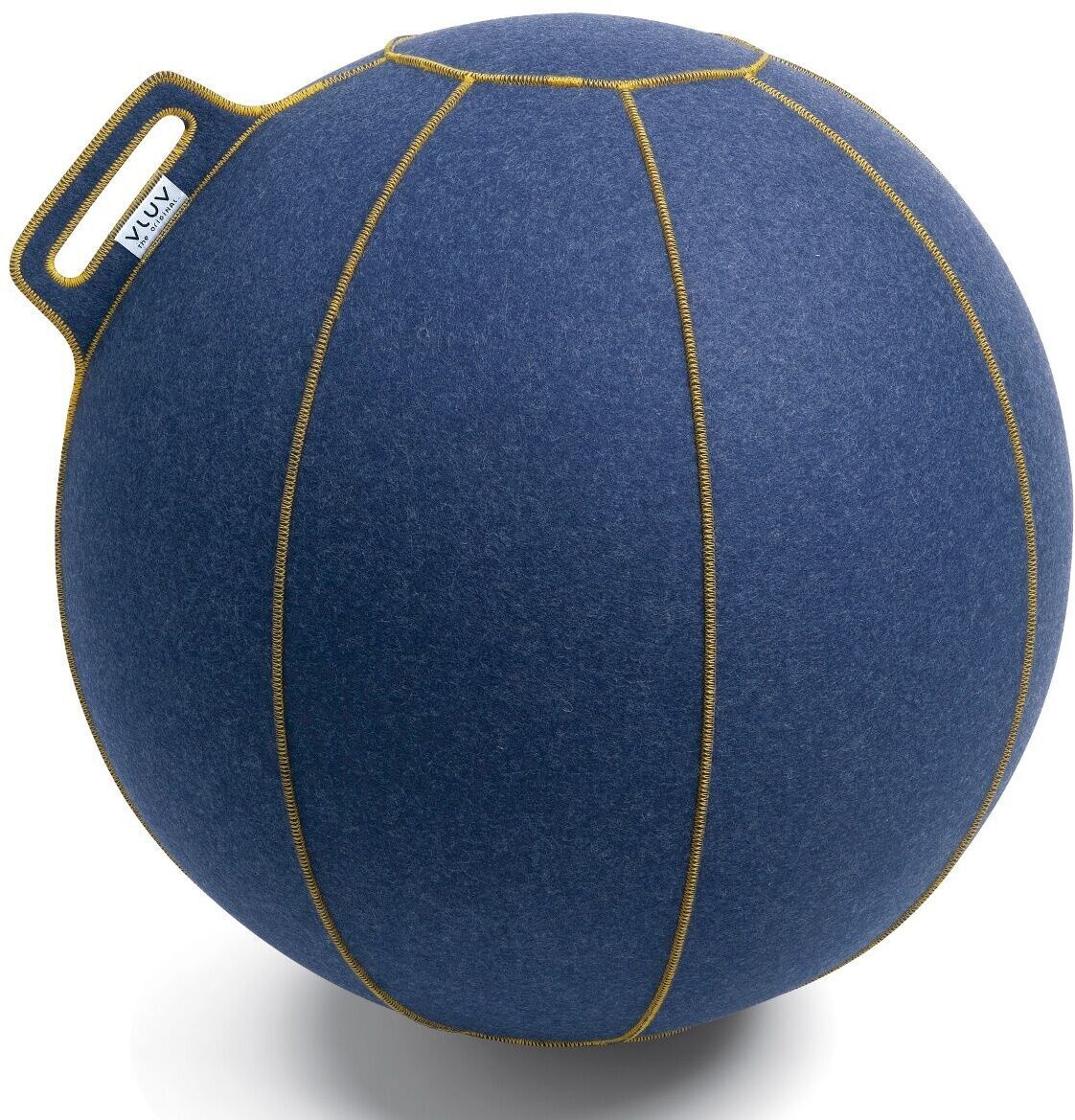 Ein ergonomischer Sitzball der Marke »Vluv Velt« in dunkelblauer Stoffbezug mit gelben Nähten und einem handlichen Tragegriff.