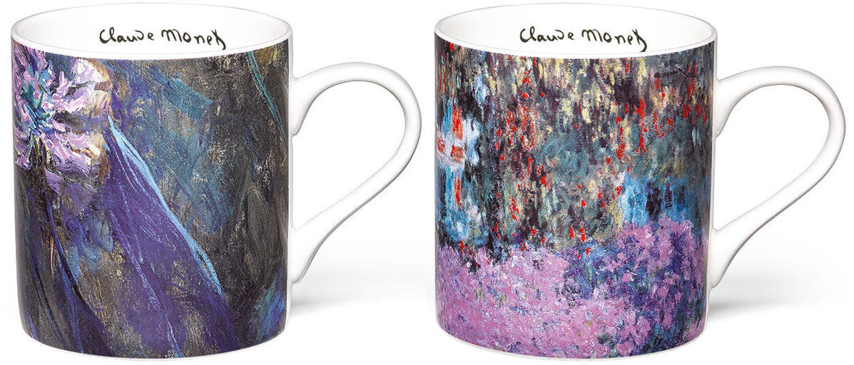 Zwei Kaffeebecher mit Gemälden im Stil von Claude Monet. Der linke Becher zeigt violette und blaue Blumen, der rechte Becher zeigt eine abstrakte Szenerie in lila, rot und grün. Beide Becher sind mit dem Namen Claude Monet signiert.