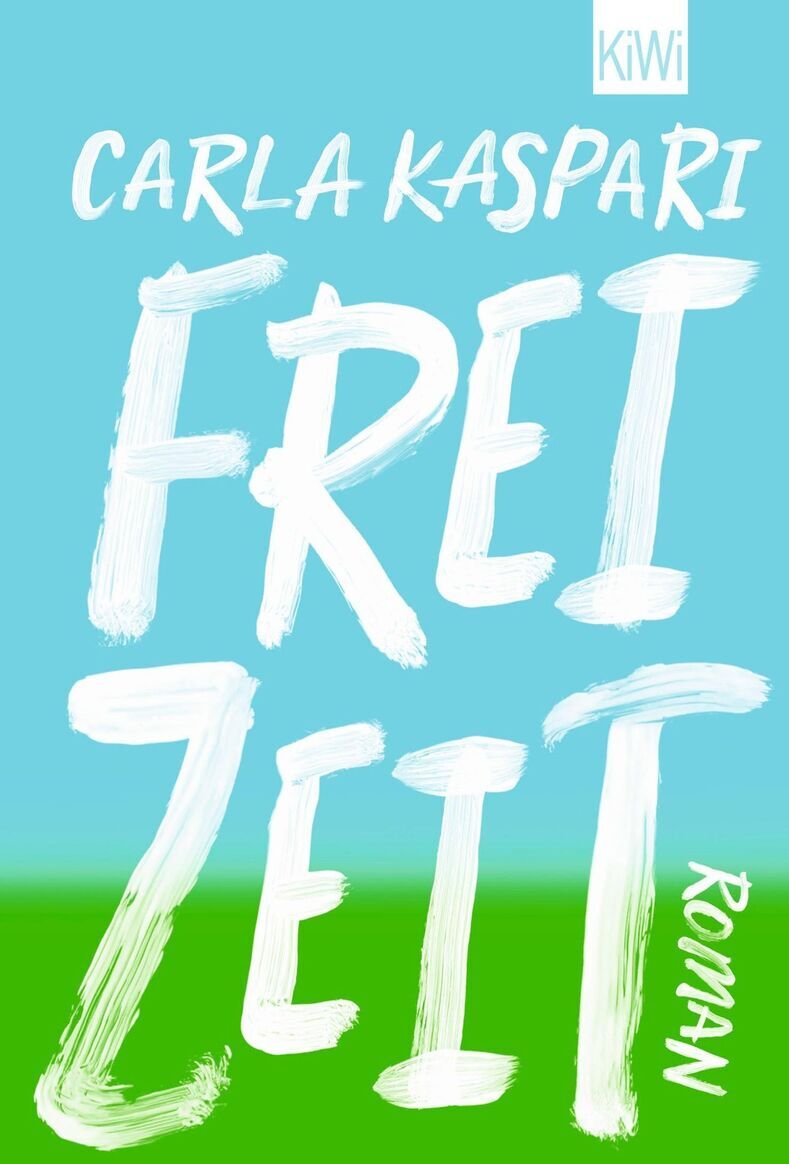 Cover des Buches 'Freizeit' von Carla Kaspari, veröffentlicht von KiWi. Ein Roman. Hintergrund in Blau und Grün mit dem Titel in weißen Pinselstrichen geschrieben.
