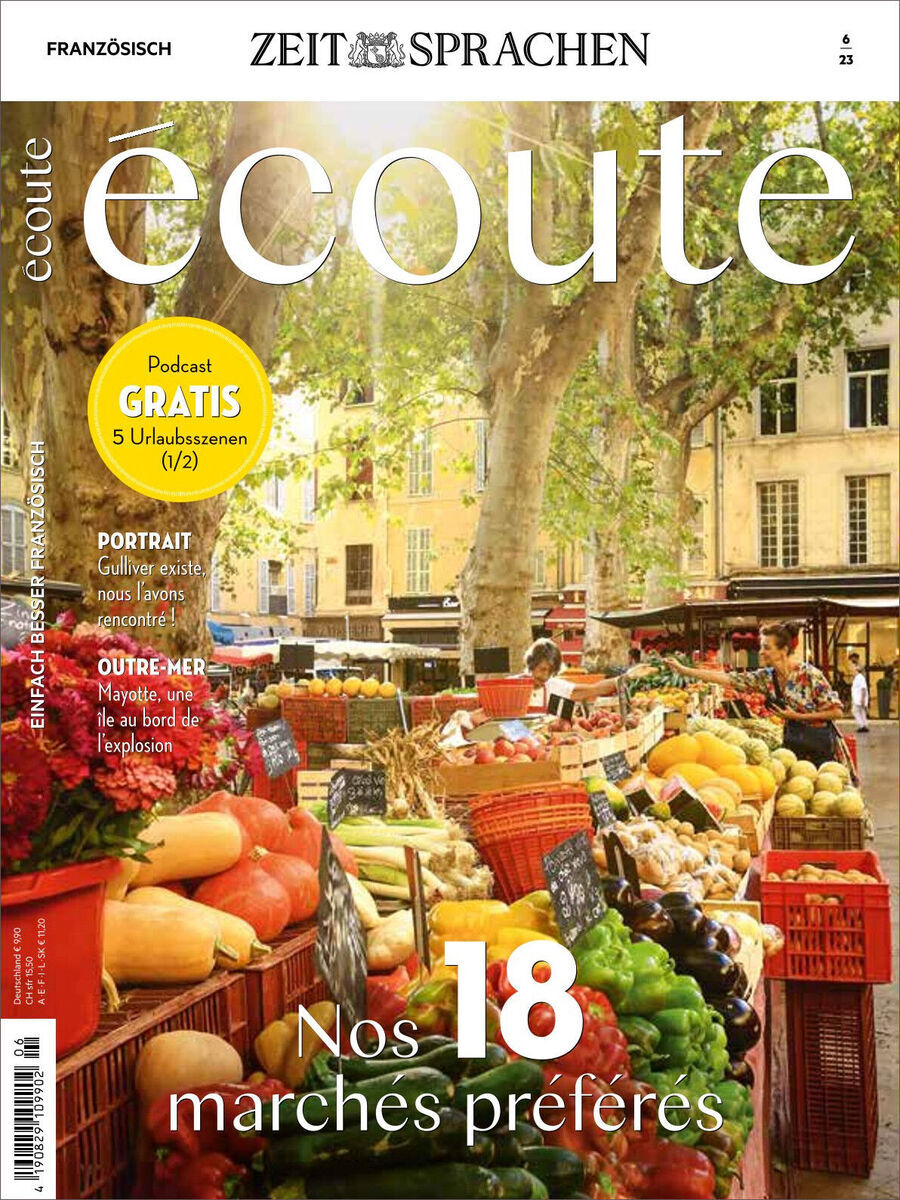 Titelbild des Écoute Magazins Ausgabe 06/2023 mit einem farbenfrohen Marktstand in Frankreich, der mit verschiedenen Gemüsesorten und Früchten dekoriert ist. Im Hintergrund sind Bäume und Gebäude sichtbar.