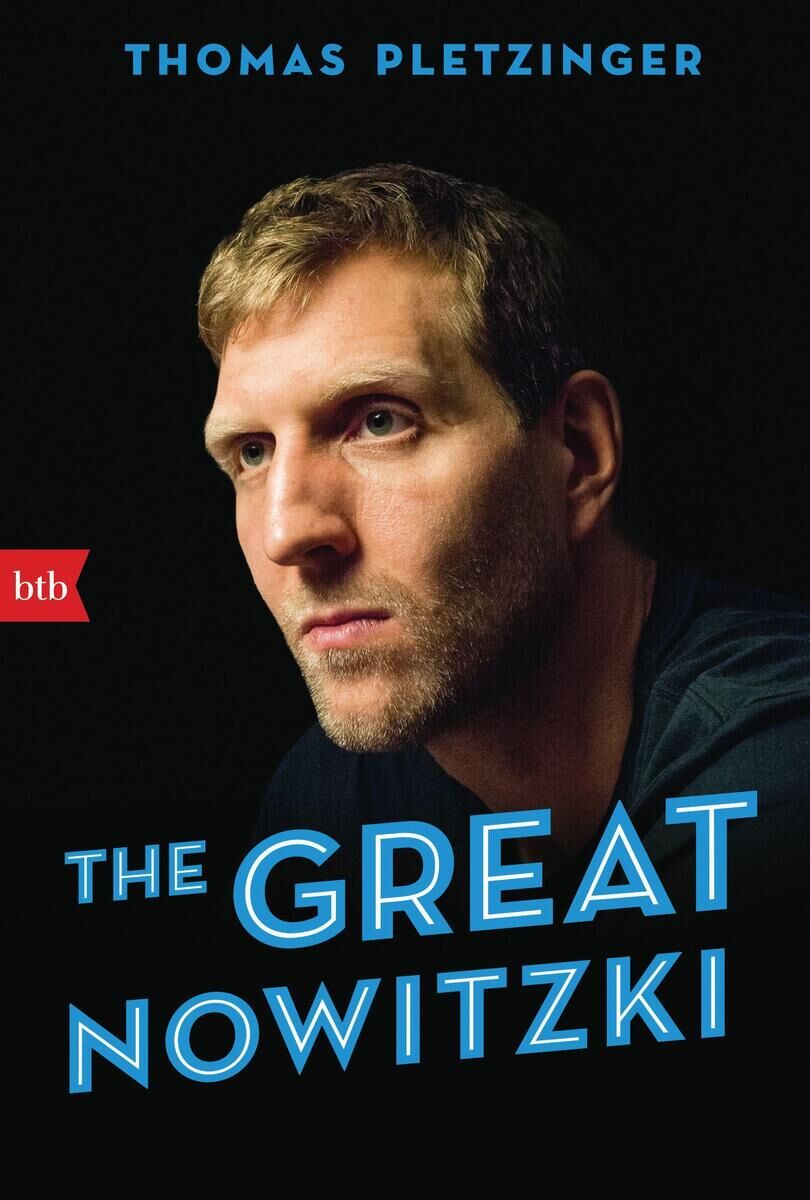 Buchcover von 'The Great Nowitzki' von Thomas Pletzinger, zeigt Porträt von Dirk Nowitzki, Titel in großen blauen Buchstaben, btb Verlag.