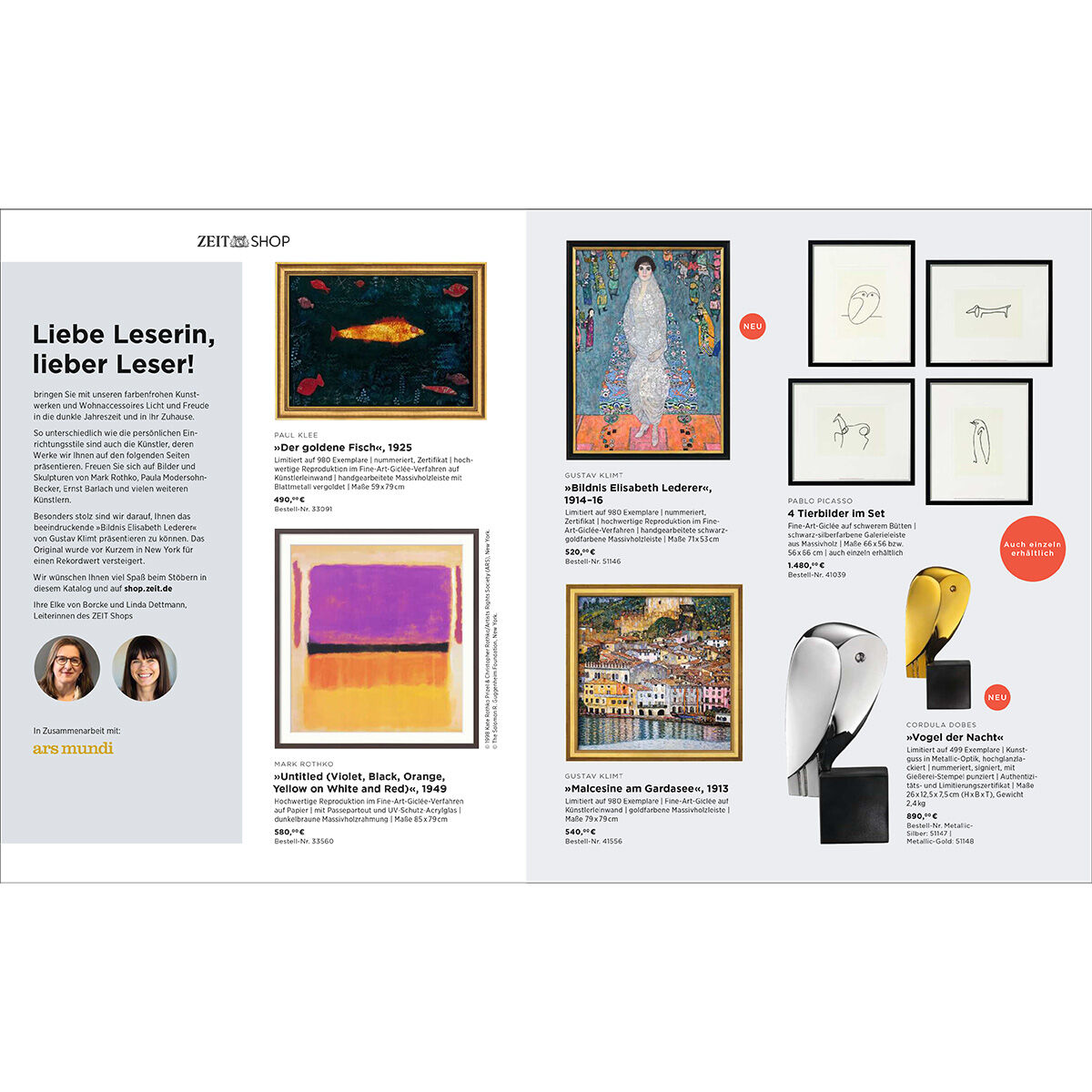 Aufgeschlagener Kunstkatalog „Kunst 1/2026“ von DIE ZEIT. Links Begrüßungstext mit Fotos zweier Personen. Rechts und mittig ausgestellte Kunstwerke: farbenfrohe Gemälde, abstrakte Malerei, Grafik sowie moderne Skulpturen in Gold und Weiß. Jede Abbildung mit Beschreibung und Nummerierung auf weißem Hintergrund.