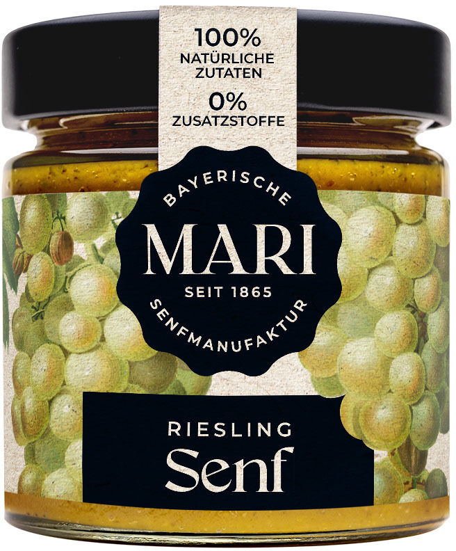 Das Bild zeigt ein Glas Riesling-Senf von Mari-Senf. Das Glas hat eine schwarze Kappe und ein Etikett mit grünen Traubenmotiven und der Aufschrift '100% natürliche Zutaten, 0% Zusatzstoffe, Bayerische Senfmanufaktur, Seit 1865, Mari, Riesling Senf'.