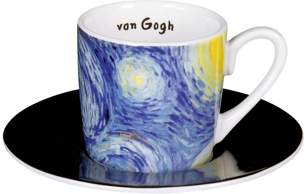 Eine Espressotasse mit dem berühmten Gemälde Starry Night von van Gogh. Die Tasse ist mit lebendigen Blautönen gestaltet, hervorgehoben durch gelbe Akzente und hat einen weißen Henkel. Sie steht auf einer schwarzen Untertasse. Die Signatur van Gogh ist auf der Tasse gut sichtbar.