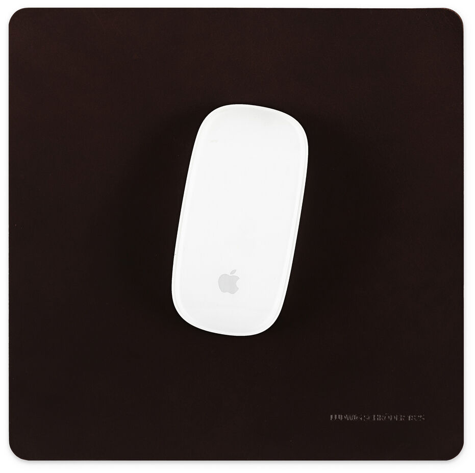 Ein hochwertiges Mousepad aus braunem Leder, auf dem eine weiße Computermaus liegt. Perfektes Büro-Zubehör für einen stilvollen Arbeitsplatz.