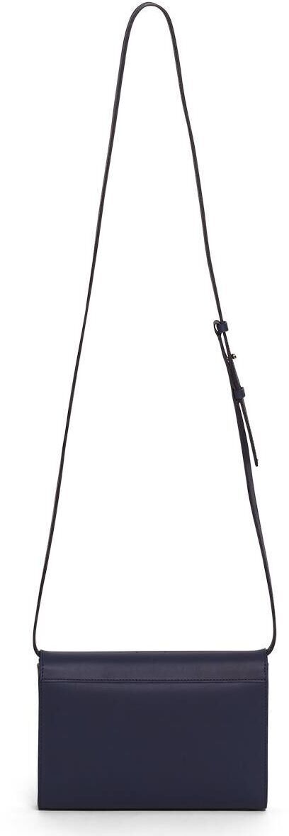 Eine schwarze Schultertasche der Sonderedition »DIE ZEIT 2«. Sie hat ein schlichtes und minimalistisches Design mit einem abnehmbaren und verstellbaren Schulterriemen.