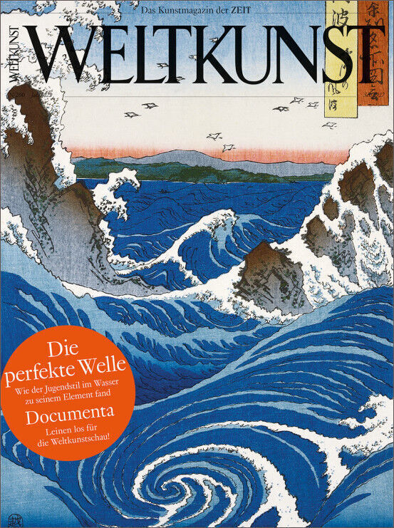 Abdeckung des Magazins WELTKUNST 200/22 Die perfekte Welle zeigt ein dramatisches und farbenfrohes Bild von riesigen Wellen, die gegen felsige Vorsprünge schlagen, in einem japanischen Kunststil. Ein orangefarbener Kreis hebt Text hervor, der das Thema des Magazins beschreibt.
